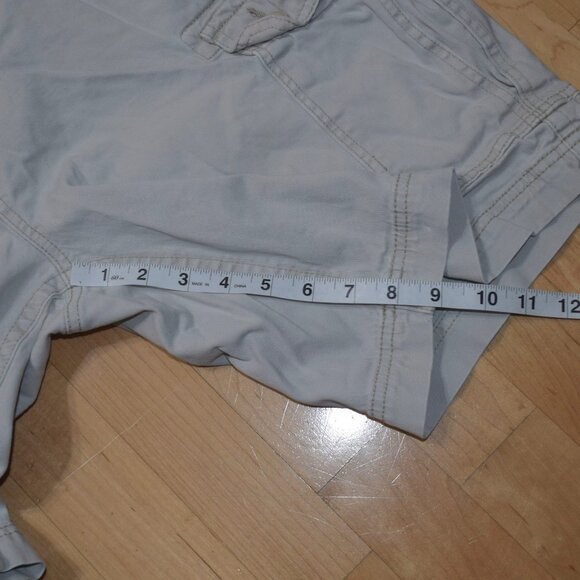 ST. JOHN'S BAY Men's Sz 40 COMFORT ! STRETCH WAIST Cargo Shorts - EXCELLENT - Picture 3 of 6